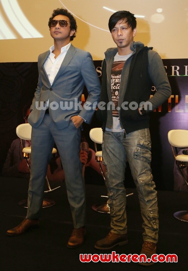 Gambar Foto Giring Ganesha dan Ariel di Konferensi Pers Vidio.com Music Battle