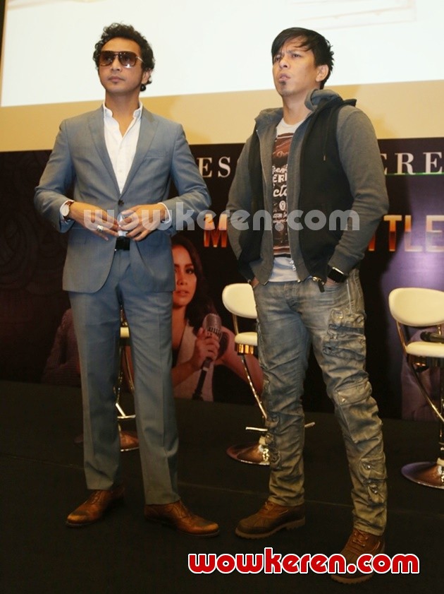 Gambar Foto Giring Ganesha dan Ariel di Konferensi Pers Vidio.com Music Battle