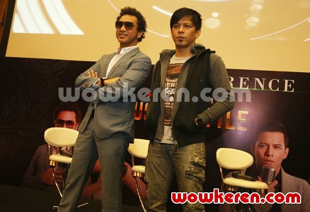 Gambar Foto Giring Ganesha dan Ariel di Konferensi Pers Vidio.com Music Battle