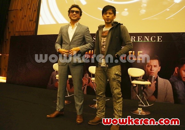 Gambar Foto Giring Ganesha dan Ariel di Konferensi Pers Vidio.com Music Battle