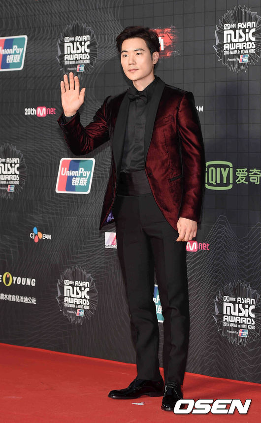 Gambar Foto Kim Kang Woo di Red Carpet MAMA 2015