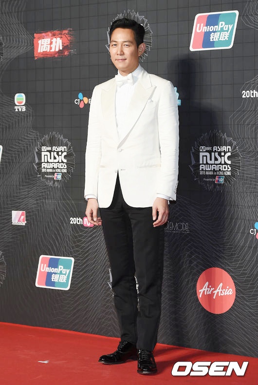 Gambar Foto Lee Jeong Jae di Red Carpet MAMA 2015