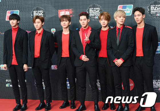Gambar Foto Monsta X di Red Carpet MAMA 2015