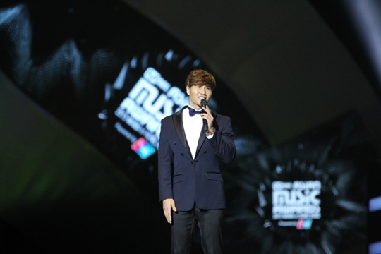 Gambar Foto Kim Jong Kook di MAMA 2015