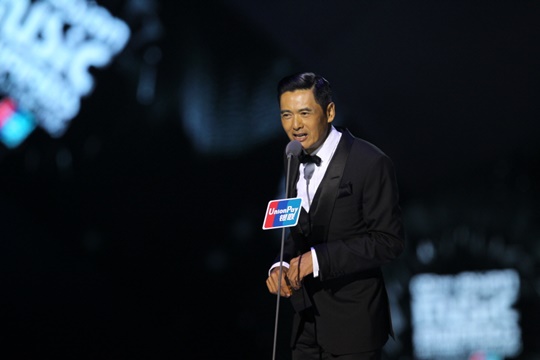 Gambar Foto Chow Yun Fat di MAMA 2015