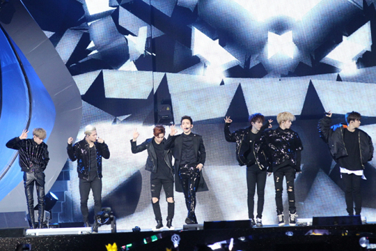 Gambar Foto GOT7 Tampil Nyanyikan Lagu 'If You Do'