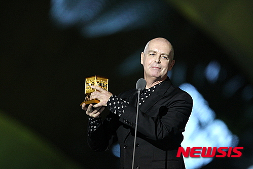 Gambar Foto Pet Shop Boys Raih Piala Worldwide Inspiration Awards