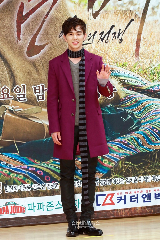 Foto Yoo Seung Ho di Jumpa Pers Drama 'Remember'