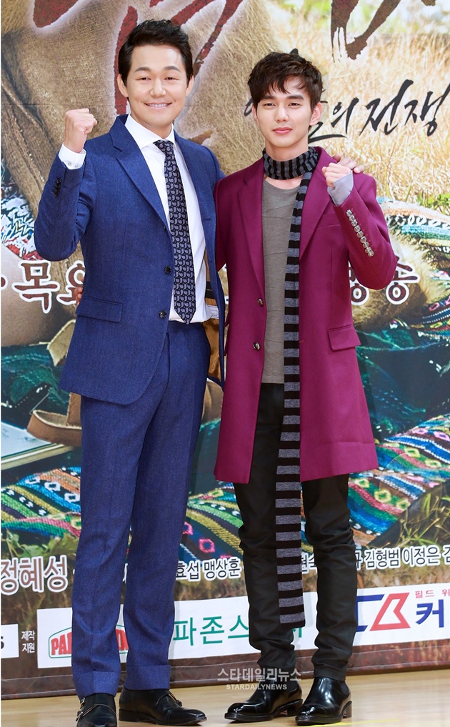 Gambar Foto Park Seung Woong dan Yoo Seung Ho di Jumpa Pers Drama 'Remember'