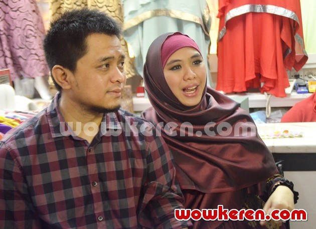 Gambar Foto Ory Vitrio dan Oki Setiana Dewi Saat Pembukaan Cabang Baru OSD di Tanah Abang