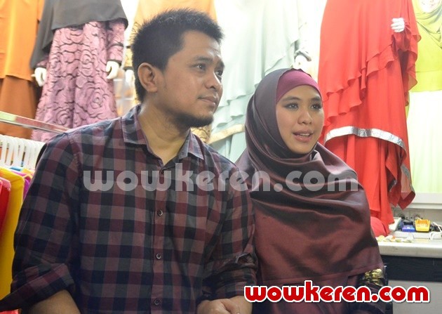 Gambar Foto Ory Vitrio dan Oki Setiana Dewi Saat Pembukaan Cabang Baru OSD di Tanah Abang