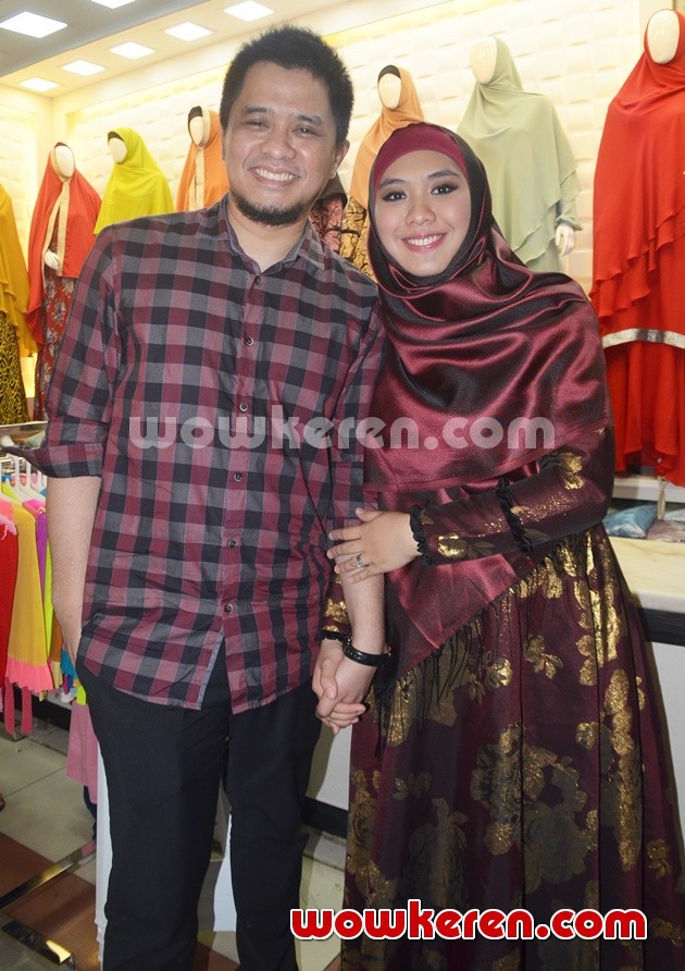 Gambar Foto Ory Vitrio dan Oki Setiana Dewi Saat Pembukaan Cabang Baru OSD di Tanah Abang