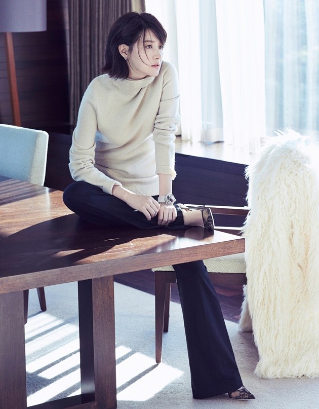 Gambar Foto Lee Young Ae di Majalah J Look Edisi Oktober 2015