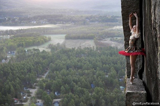 Gambar Foto Ada Pula yang Memilih Berpose Ala Balerina