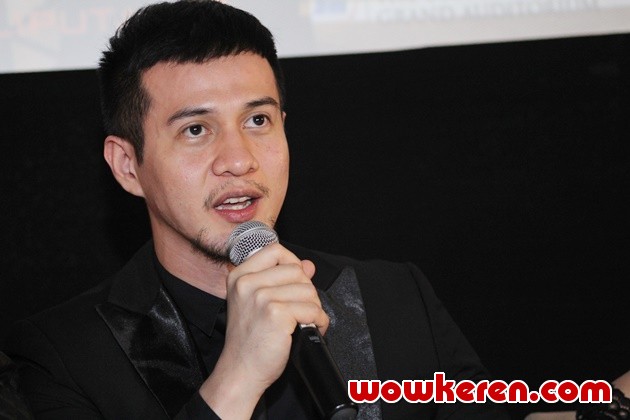 Gambar Foto Herjunot Ali di Gala Premier Film 'Sunshine Becomes You'