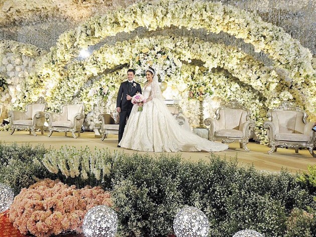 Gambar Foto Nabila Syakieb dan Reshwara Argya Radinal Dihiasi Bunga-Bunga Cantik