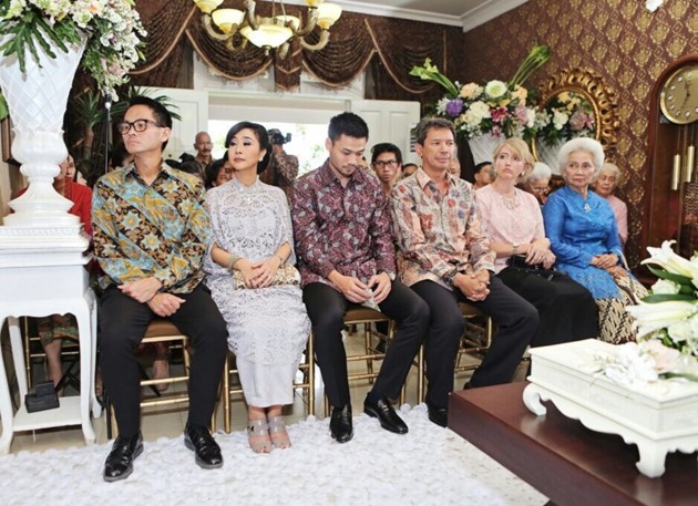 Gambar Foto Reshwara Argya Radinal dan Keluarga Saat Prosesi Lamaran