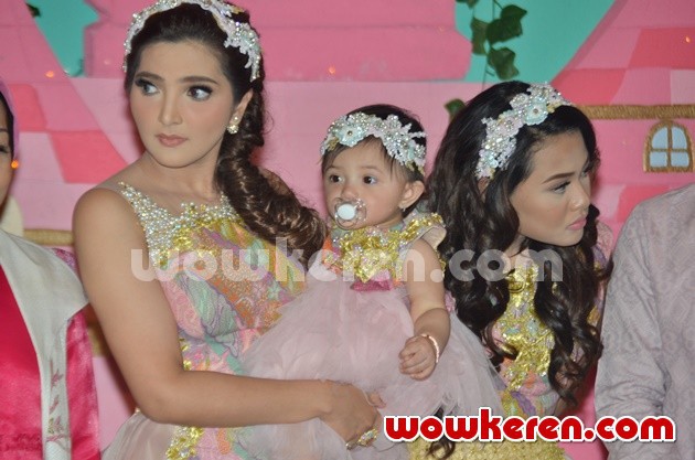 Gambar Foto Ashanty, Arsy dan Aurel di Perayaan Ulang Tahun Arsy ke-1