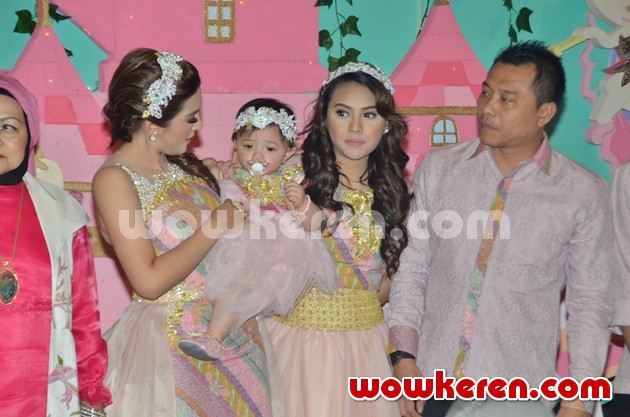 Gambar Foto Ashanty, Arsy, Aurel dan Anang di Perayaan Ulang Tahun Arsy ke-1