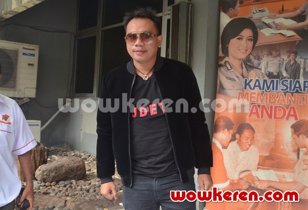 Gambar Foto Vicky Prasetyo Datangi SPKT Polda Metro Jaya