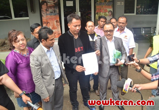 Gambar Foto Vicky Prasetyo Datangi SPKT Polda Metro Jaya