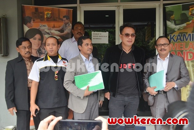 Gambar Foto Vicky Prasetyo Datangi SPKT Polda Metro Jaya