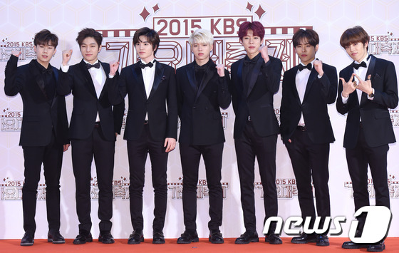 Gambar Foto Infinite di Red Carpet KBS Gayo Daechukje 2015