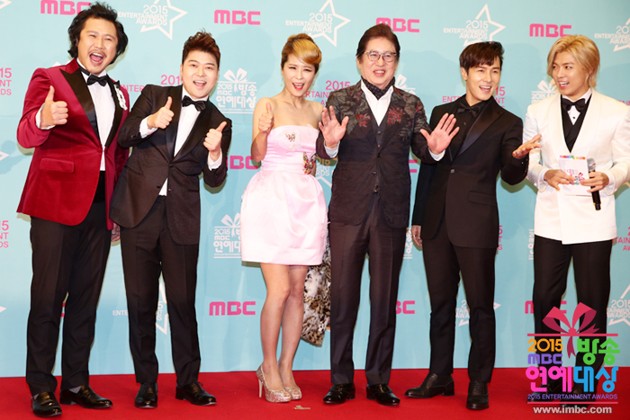 Gambar Foto Member Acara 'I Live Alone' di Red Carpet MBC Entertainment Awards 2015