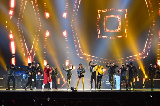 Gambar Foto Penampilan Dynamic Duo di KBS Gayo Daechukje 2015