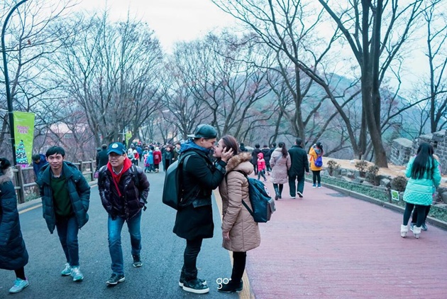 Gambar Foto Glenn Alinskie Seakan Cium Chelsea Olivia Saat Liburan di