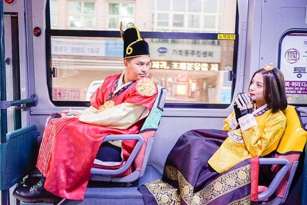 Gambar Foto Pose Konyol Glenn Alinskie dan Chelsea Olivia Saat