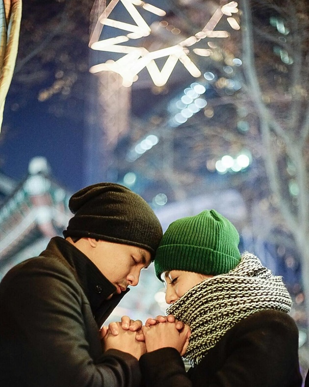 Gambar Foto Glenn Alinskie dan Chelsea Olivia Saat Doa Bersama