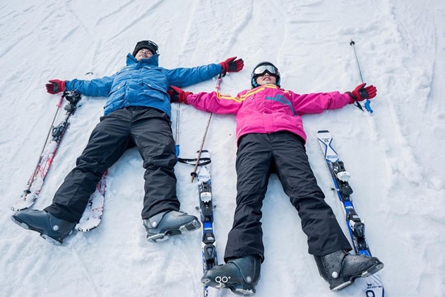 Gambar Foto Glenn Alinskie dan Chelsea Olivia Merasakan Dinginnya Salju