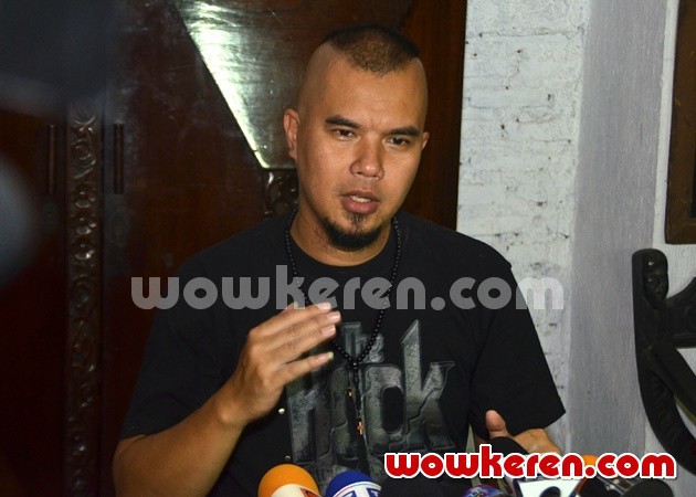 Gambar Foto Ahmad Dhani Ditemui di Kediamannya