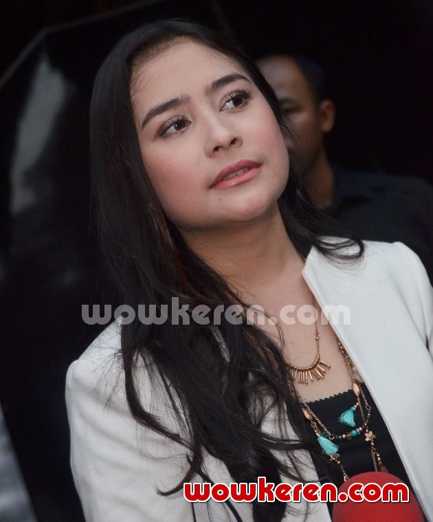 Gambar Foto Prilly Latuconsina Usai Mengisi Program 'Rumpi'
