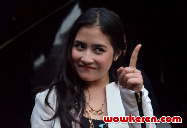 Gambar Foto Prilly Latuconsina Usai Mengisi Program 'Rumpi'
