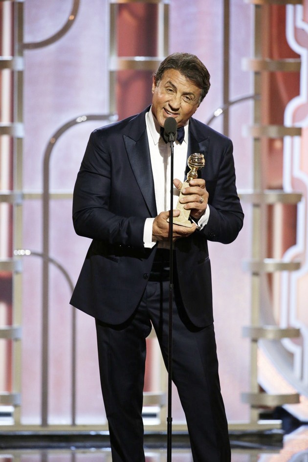 Gambar Foto Sylvester Stallone Raih Piala Best Supporting Actor in a Motion Picture