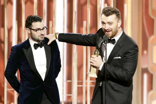 Gambar Foto Sam Smith Raih Piala Best Original Song