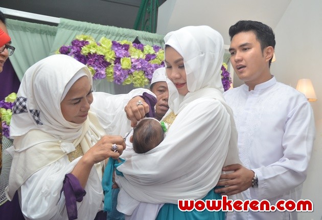 Gambar Foto Aldi Taher dan Istri Gelar Akikah Anak