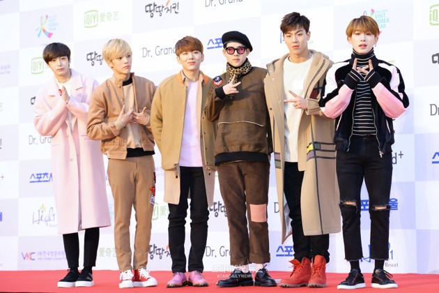 Gambar Foto Monsta X di Red Carpet Seoul Music Awards 2016