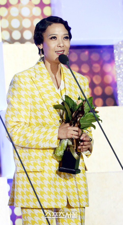 Yoon Mi Rae: Berita, Foto, Video, Lirik Lagu, Profil & Bio | Halaman