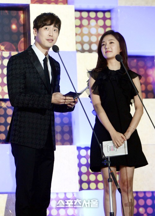 Gambar Foto Kim Jae Won dan Baek Jin Hee di Seoul Music Awards 2016