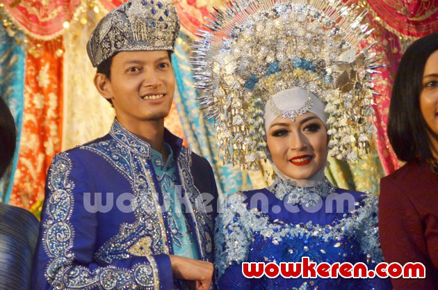 Gambar Foto Fedi Nuril dan Vanny Widyastati Saat Resepsi Pernikahan