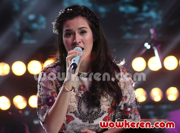 Gambar Foto Raisa di Konser 'Music of the Day'
