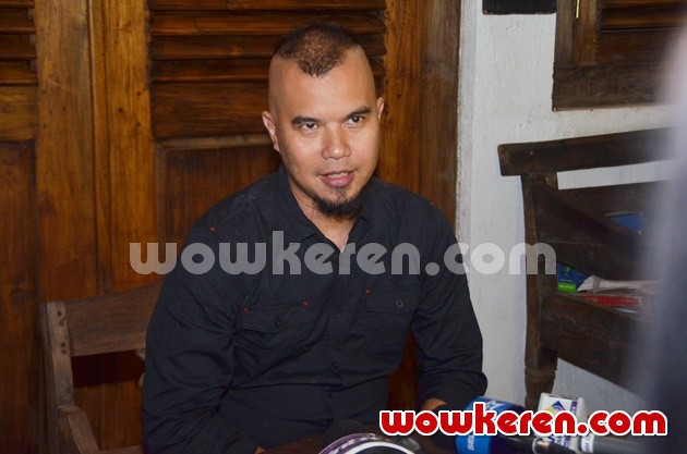 Gambar Foto Ahmad Dhani Ditemui di Kediamannya