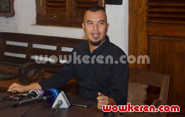 Gambar Foto Ahmad Dhani Ditemui di Kediamannya