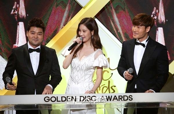 Gambar Foto Jun Hyun Moo, Seohyun SNSD dan Kim Jong Kook Jadi Host Golden Disc Awards 2016