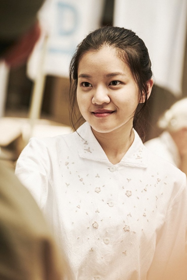 Gambar Foto Go Ah Sung Tersenyum Manis di Film 'Oppa's Thought'