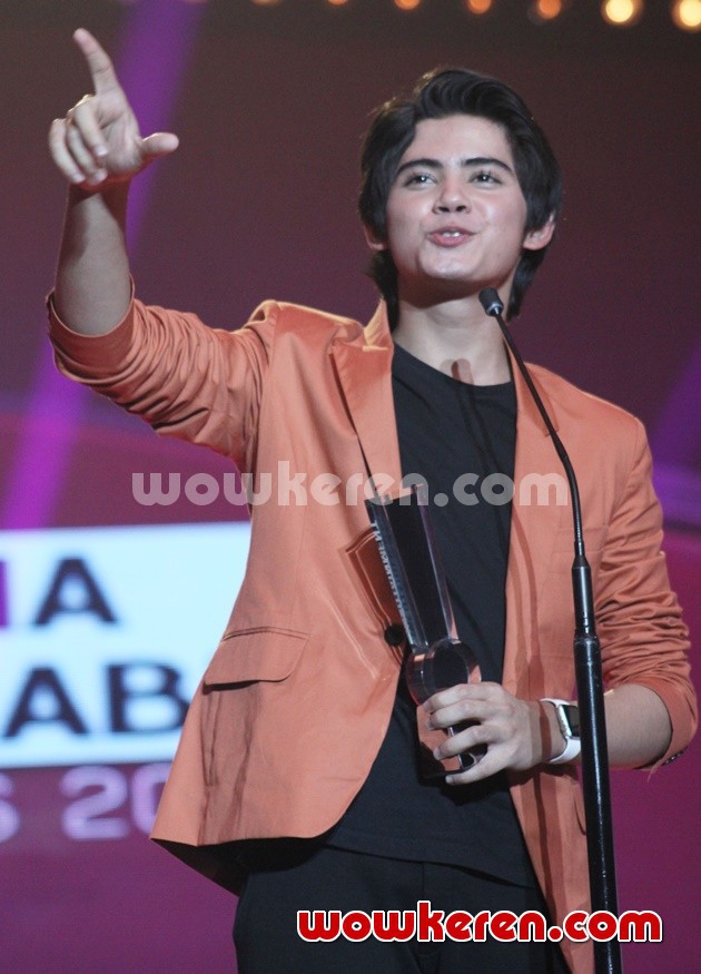 Gambar Foto Aliando Sabet Penghargaan 'Selebriti Pria Paling Fashionable'