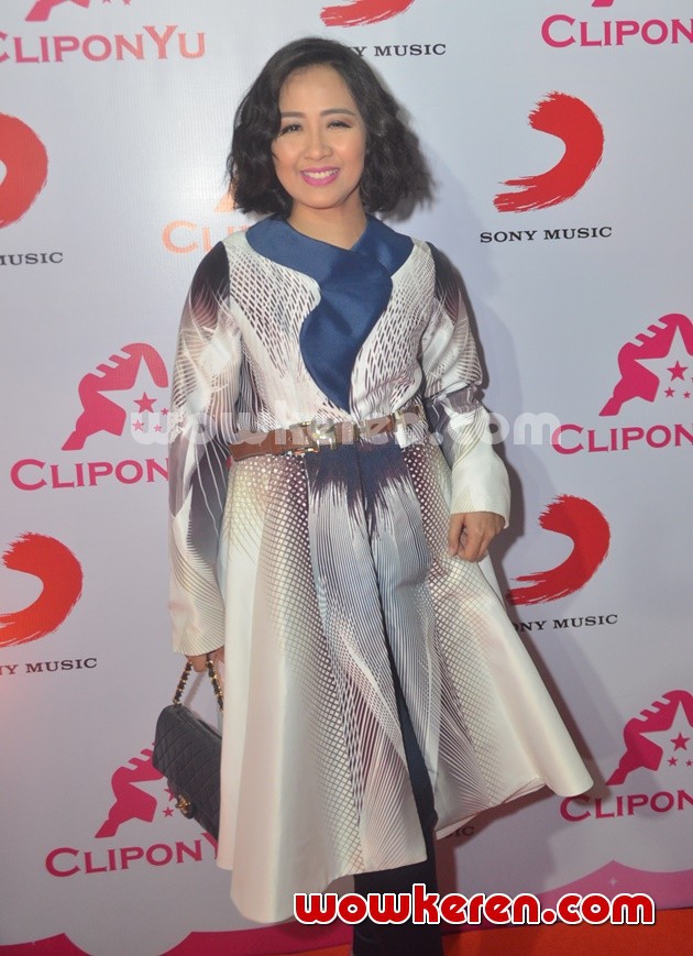 Gambar Foto Astrid di Konferensi Pers CliponYu
